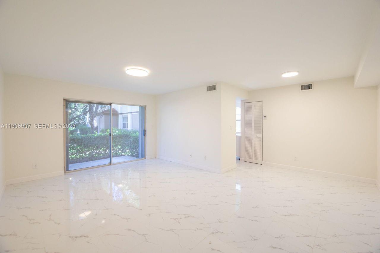 CLUB QUARTERS AT RAINTREE - Residential