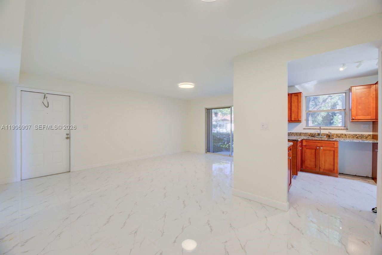 CLUB QUARTERS AT RAINTREE - Residential