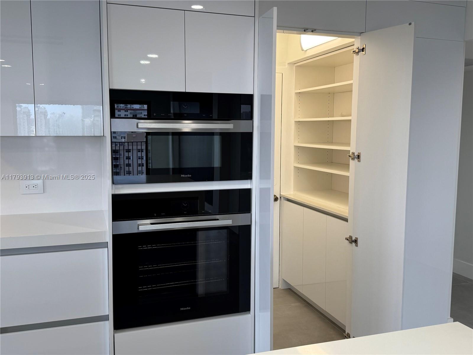 SUMMIT CONDO - Residential