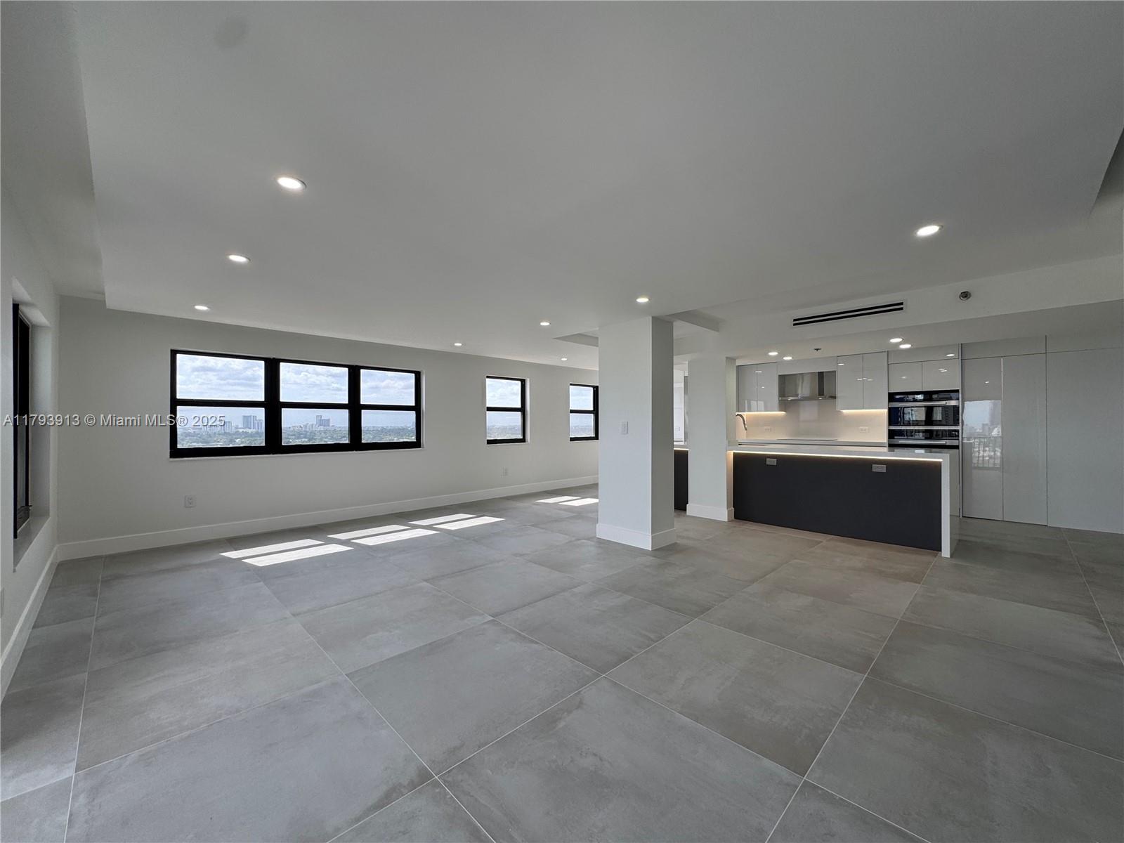SUMMIT CONDO - Residential