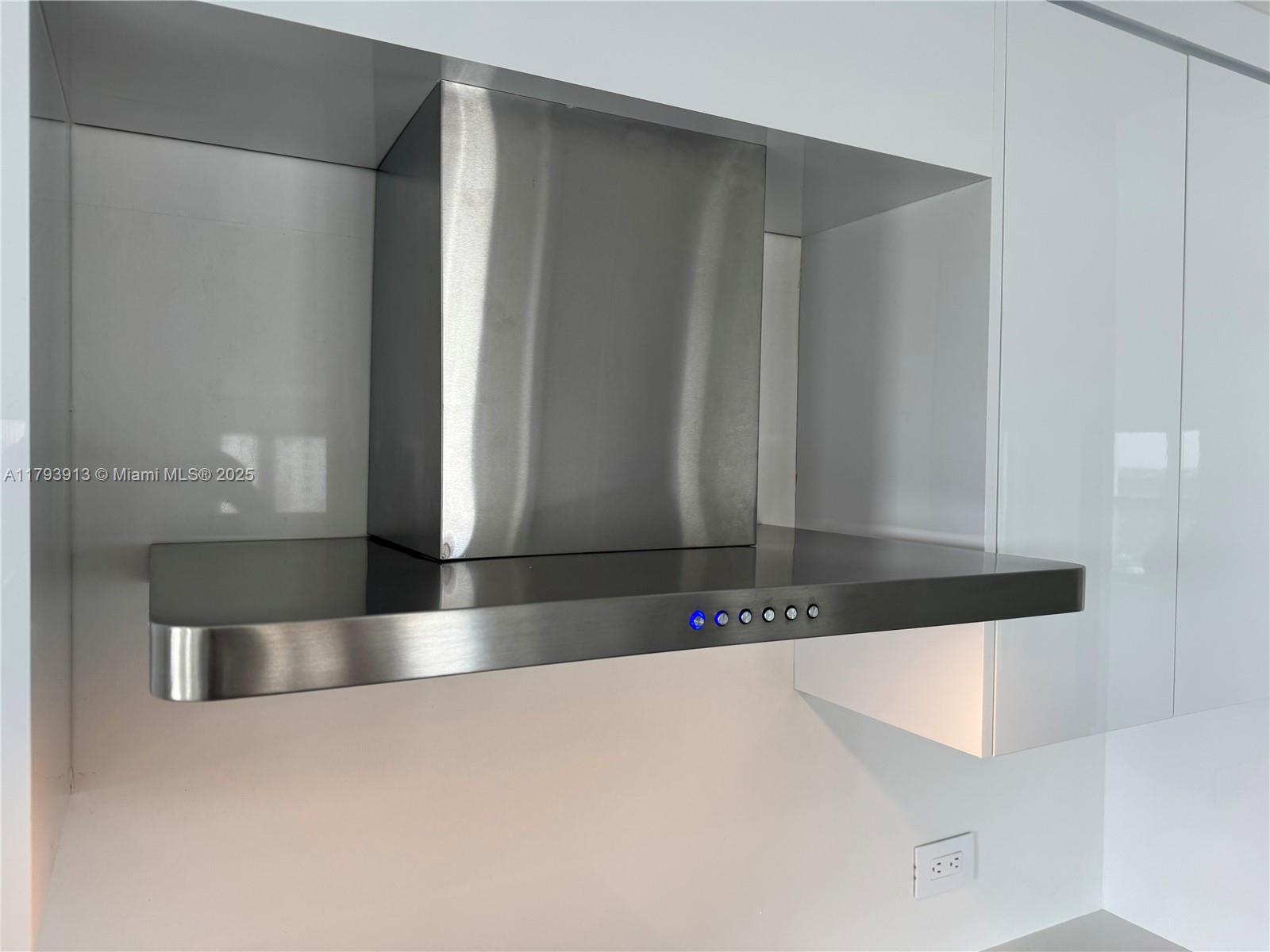 SUMMIT CONDO - Residential
