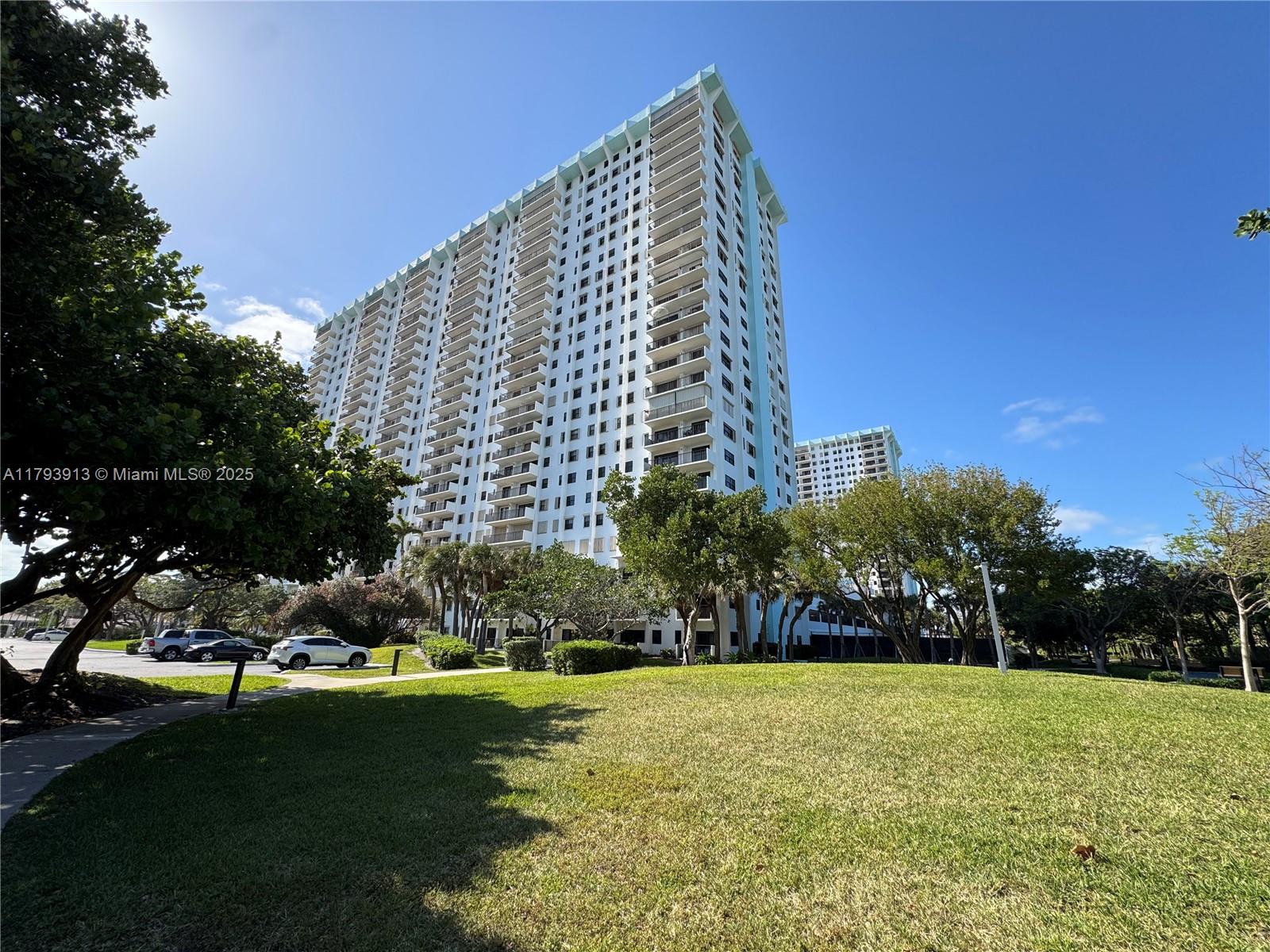 SUMMIT CONDO - Residential