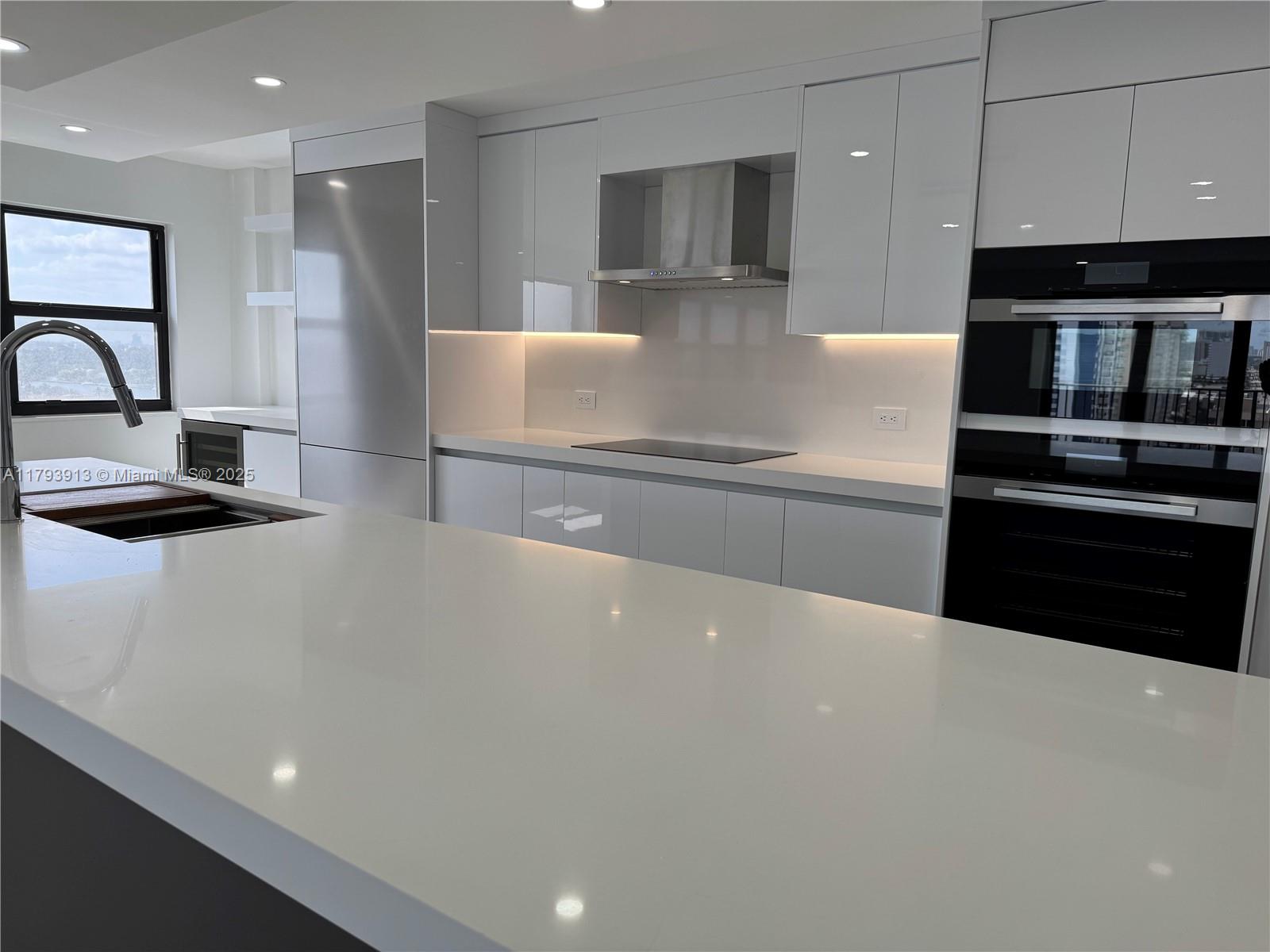 SUMMIT CONDO - Residential