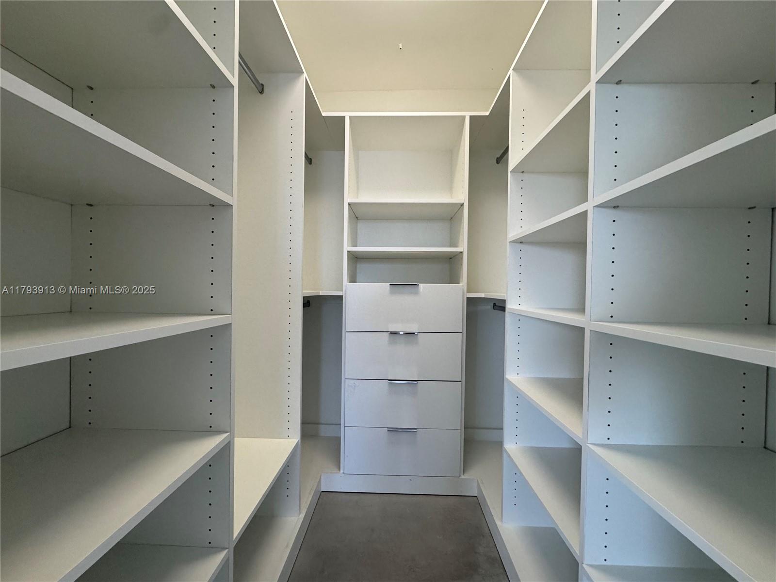 SUMMIT CONDO - Residential