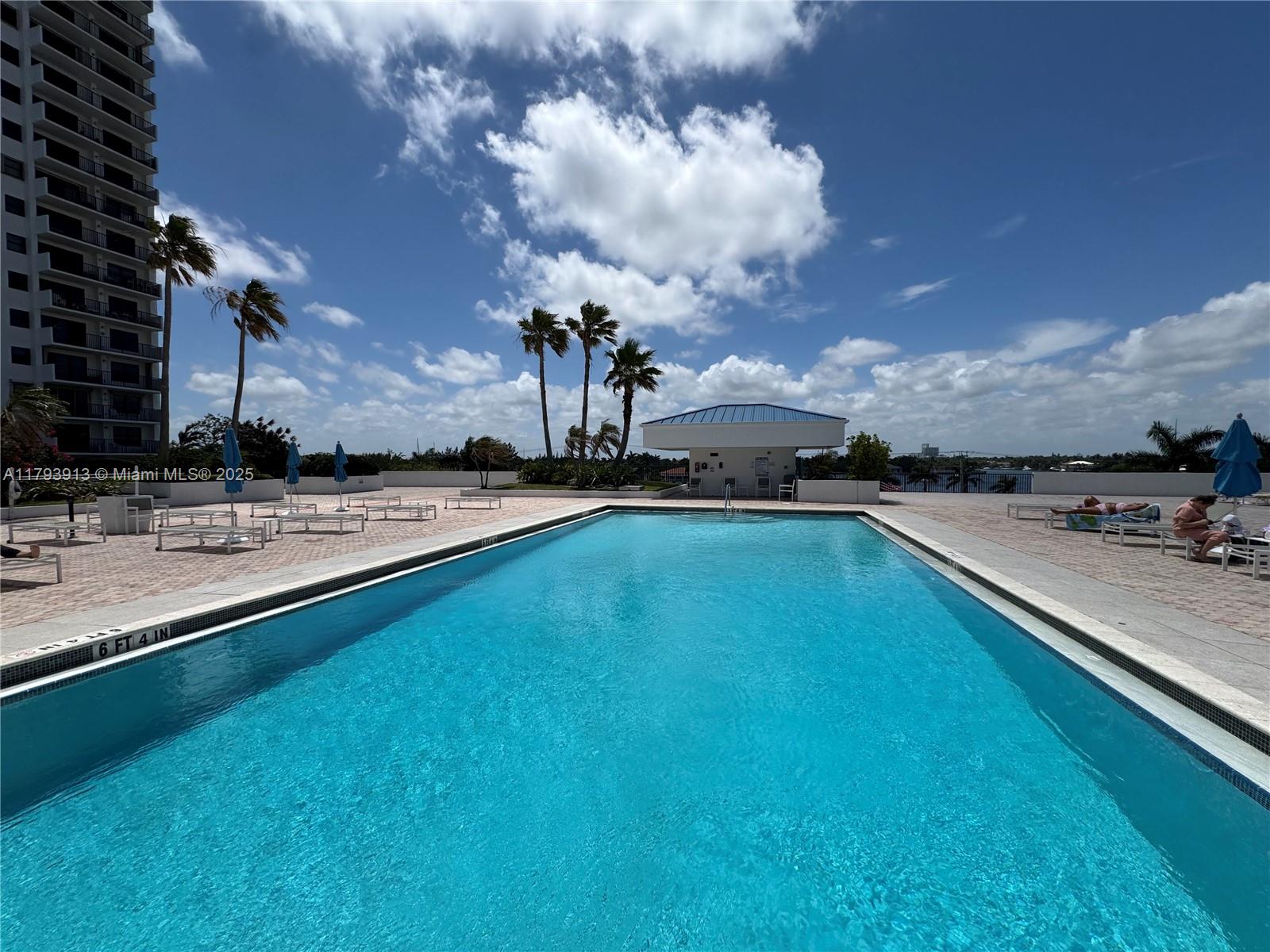 SUMMIT CONDO - Residential