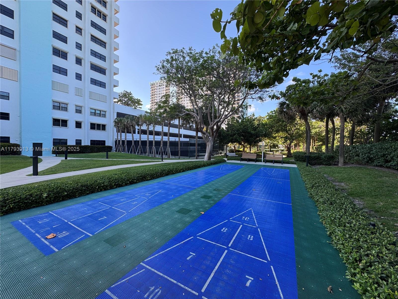 SUMMIT CONDO - Residential