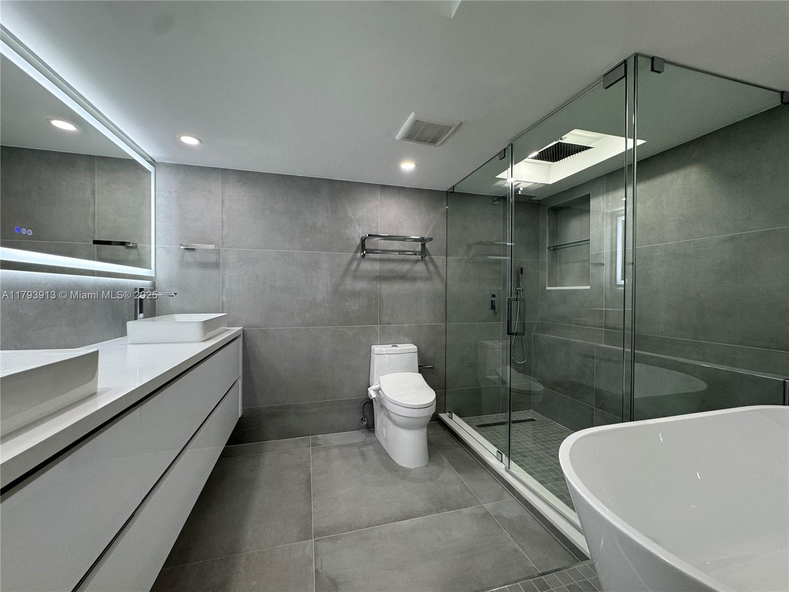 SUMMIT CONDO - Residential