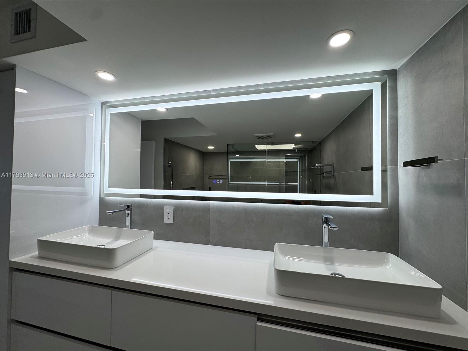 SUMMIT CONDO - Residential