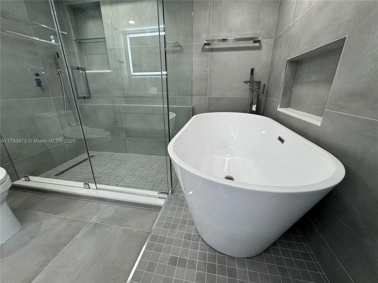SUMMIT CONDO - Residential