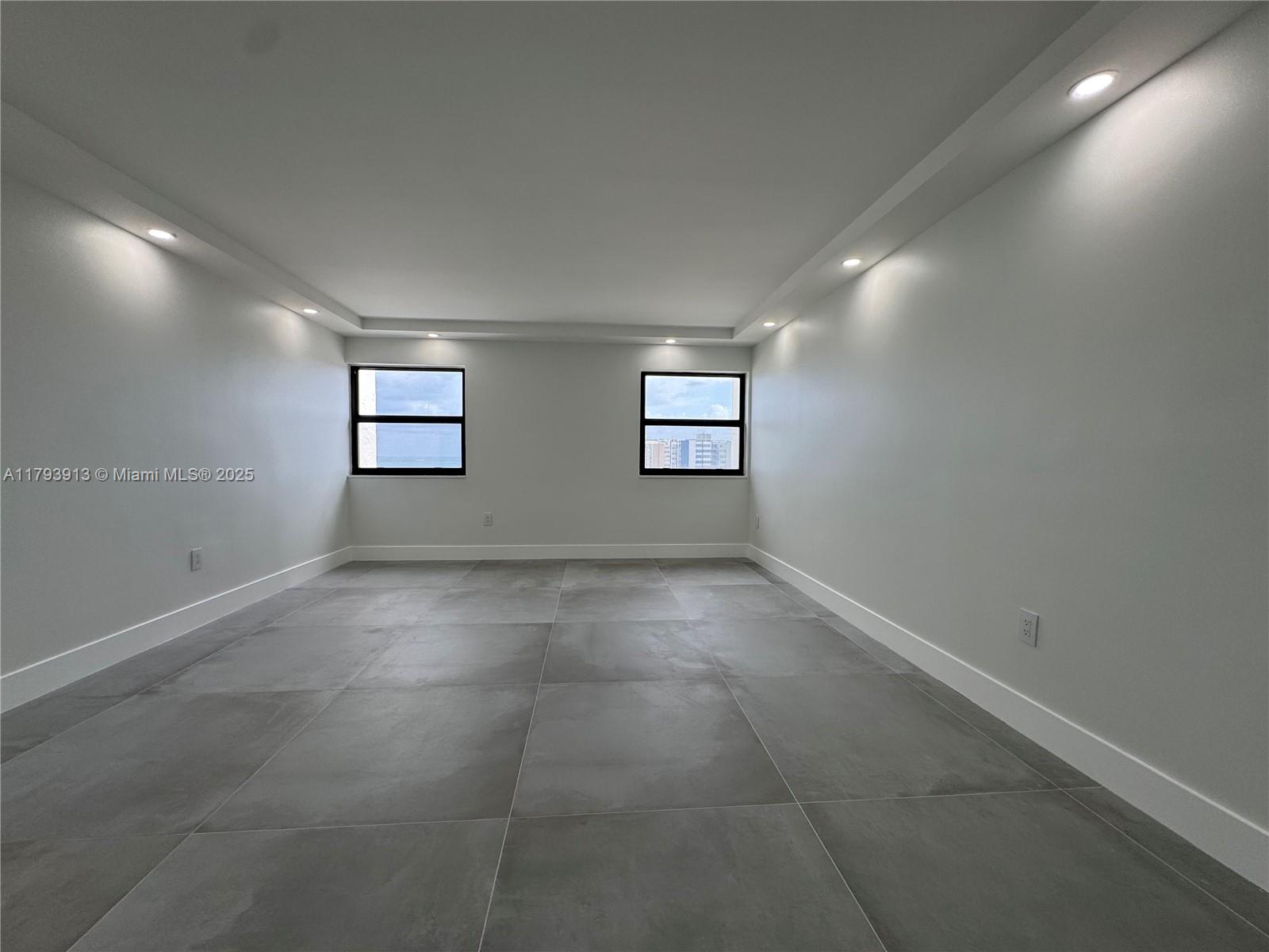 SUMMIT CONDO - Residential