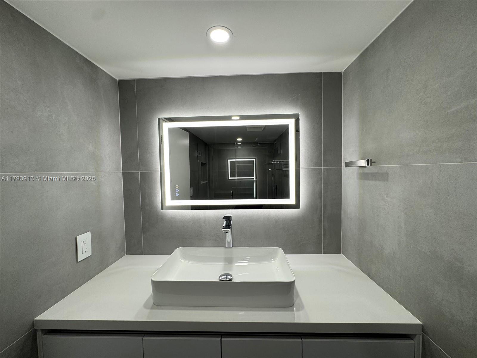 SUMMIT CONDO - Residential