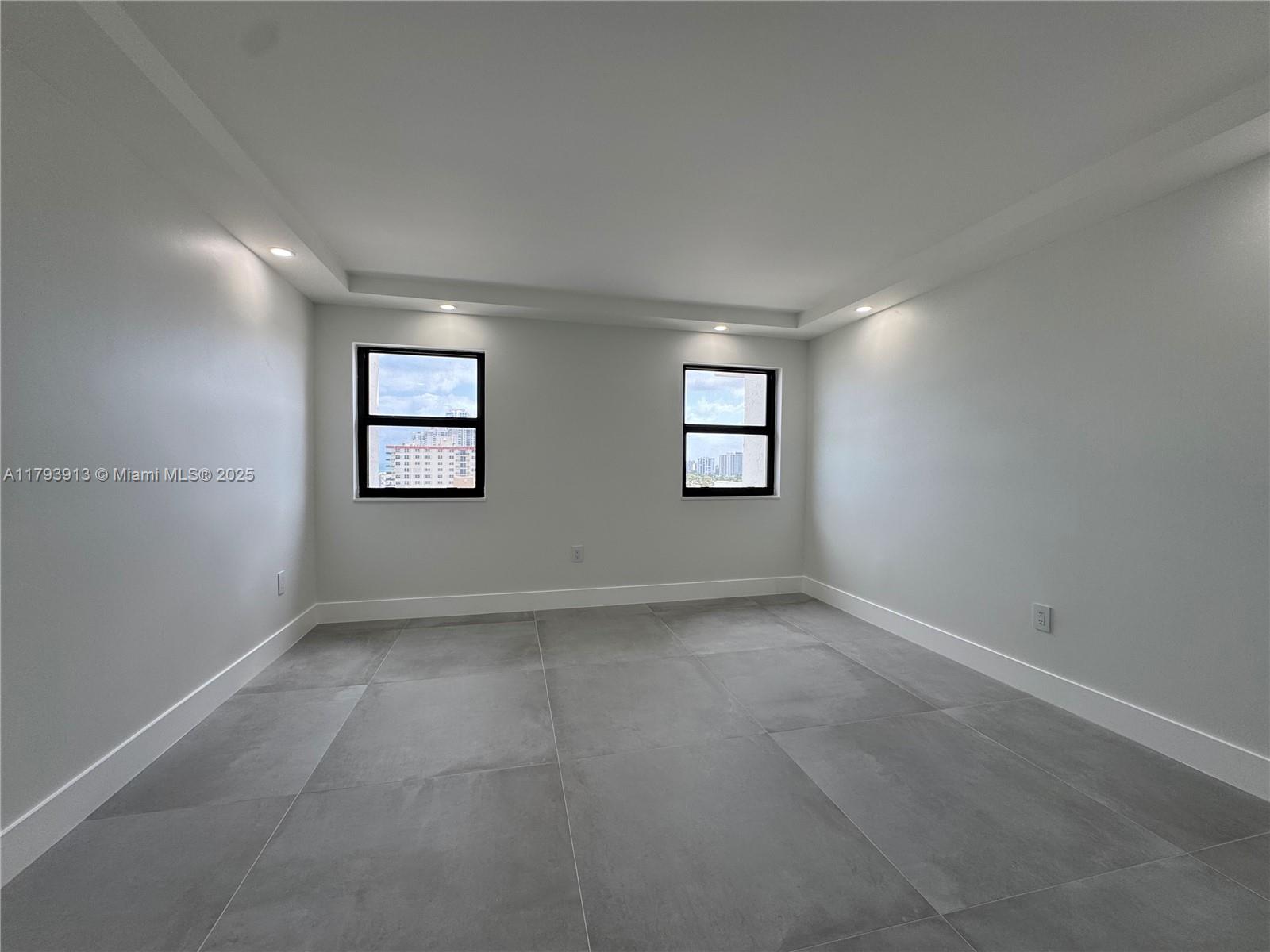 SUMMIT CONDO - Residential
