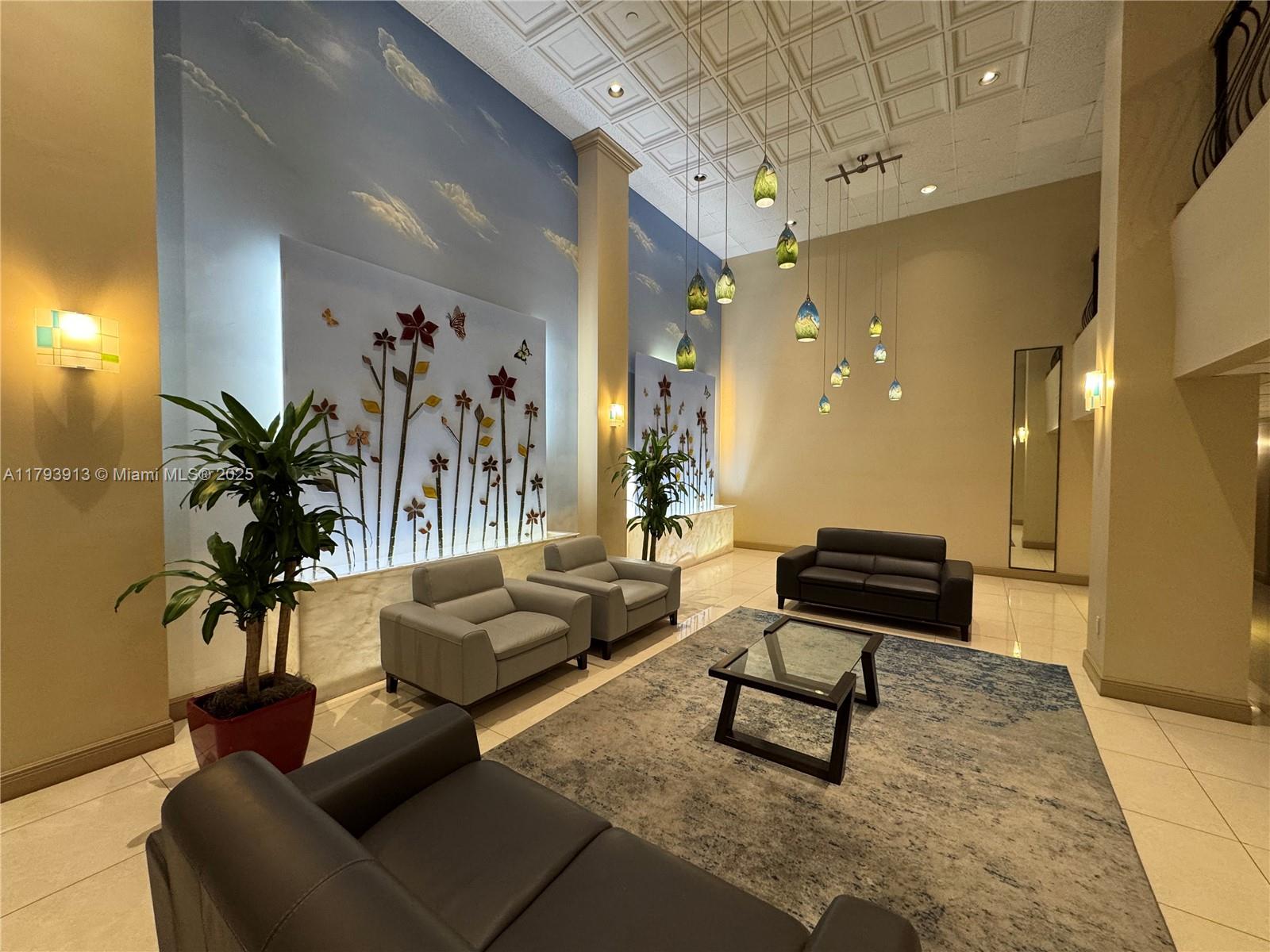 SUMMIT CONDO - Residential
