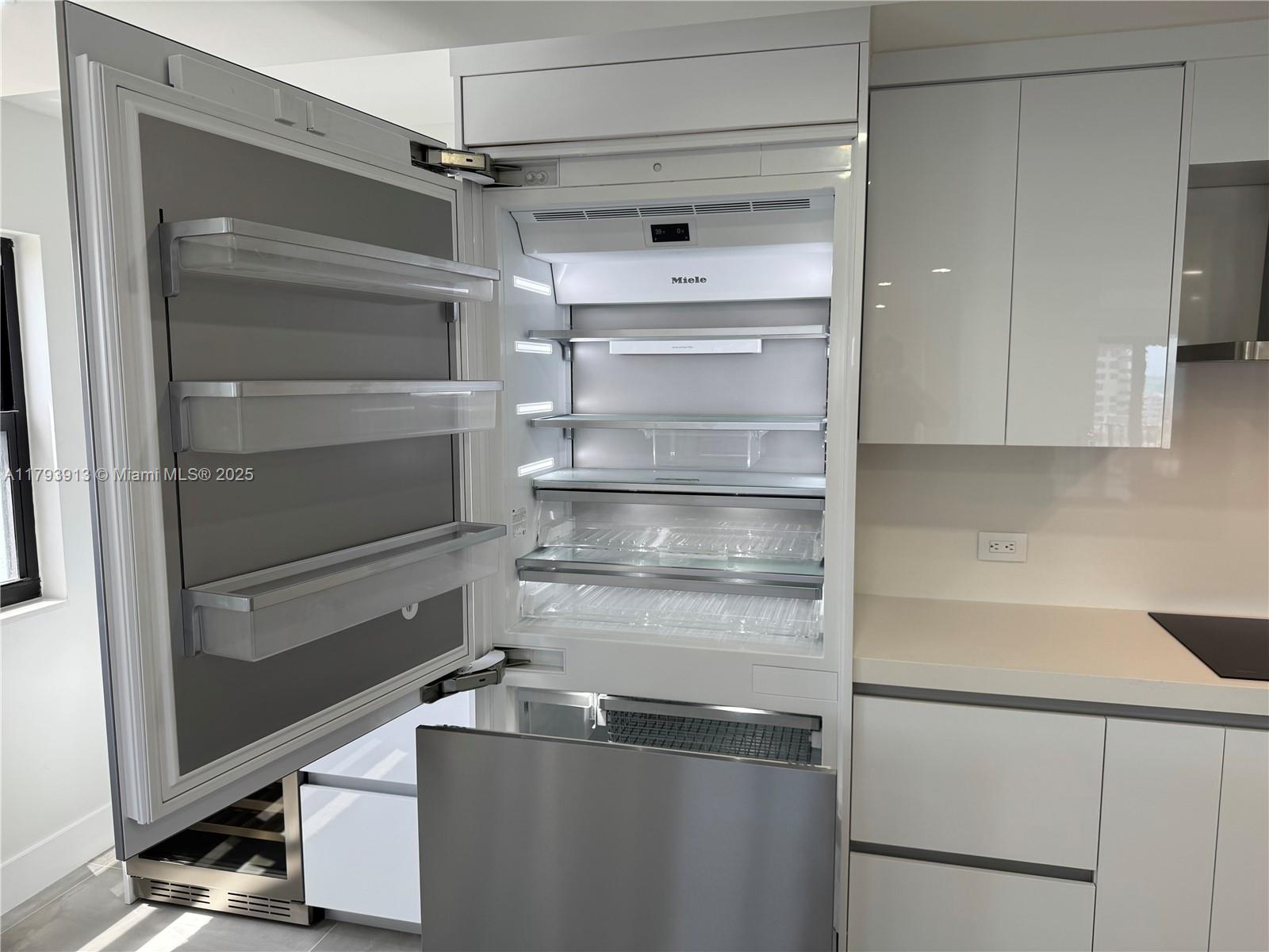 SUMMIT CONDO - Residential