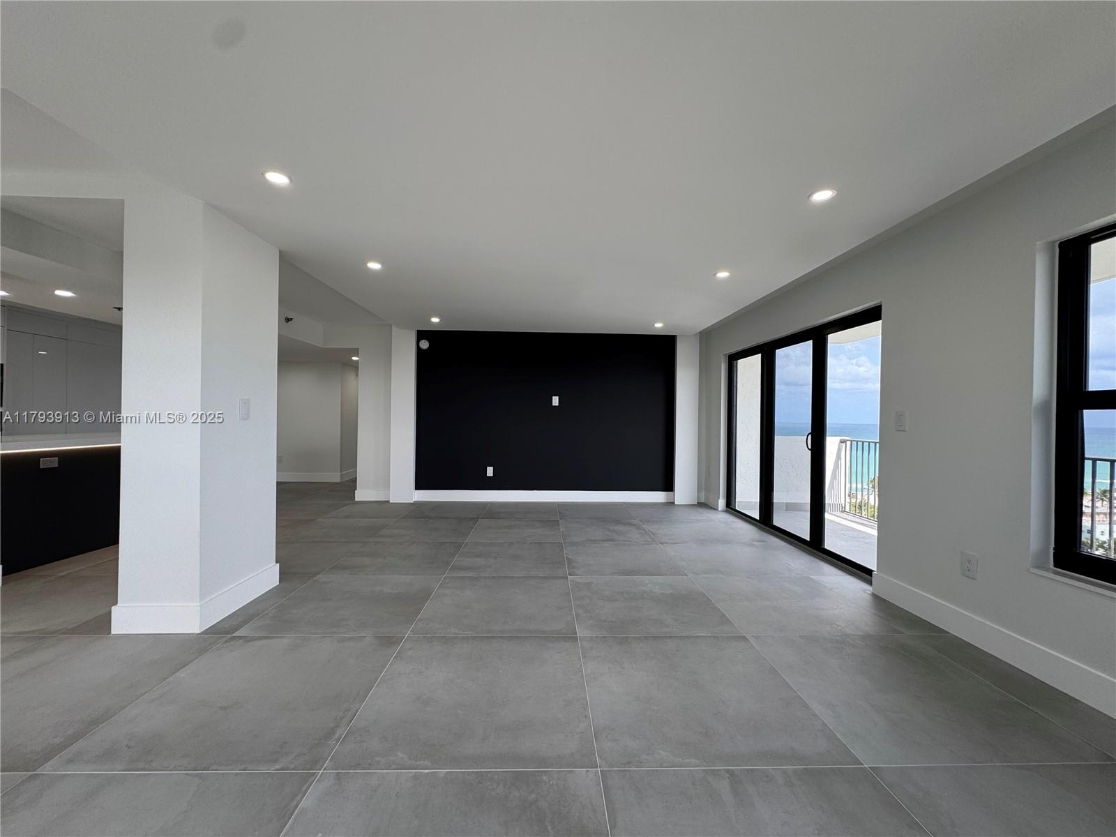 SUMMIT CONDO - Residential