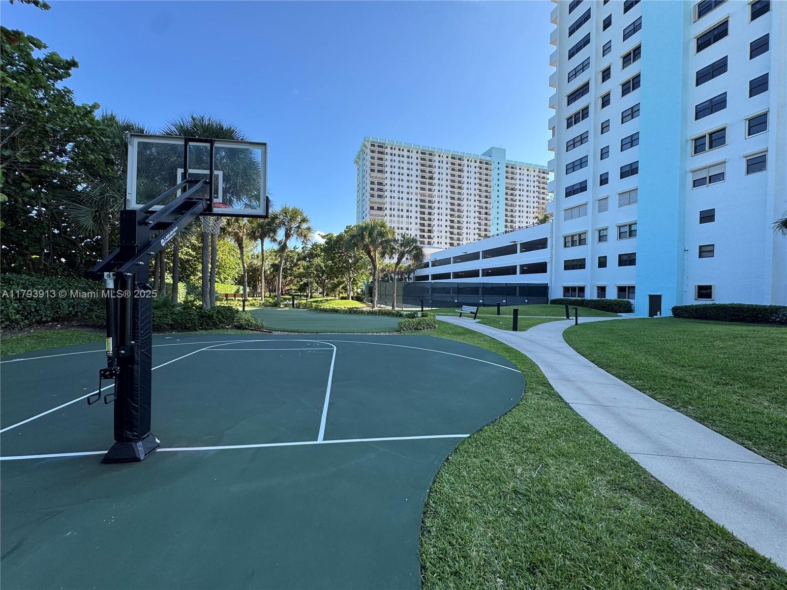 SUMMIT CONDO - Residential