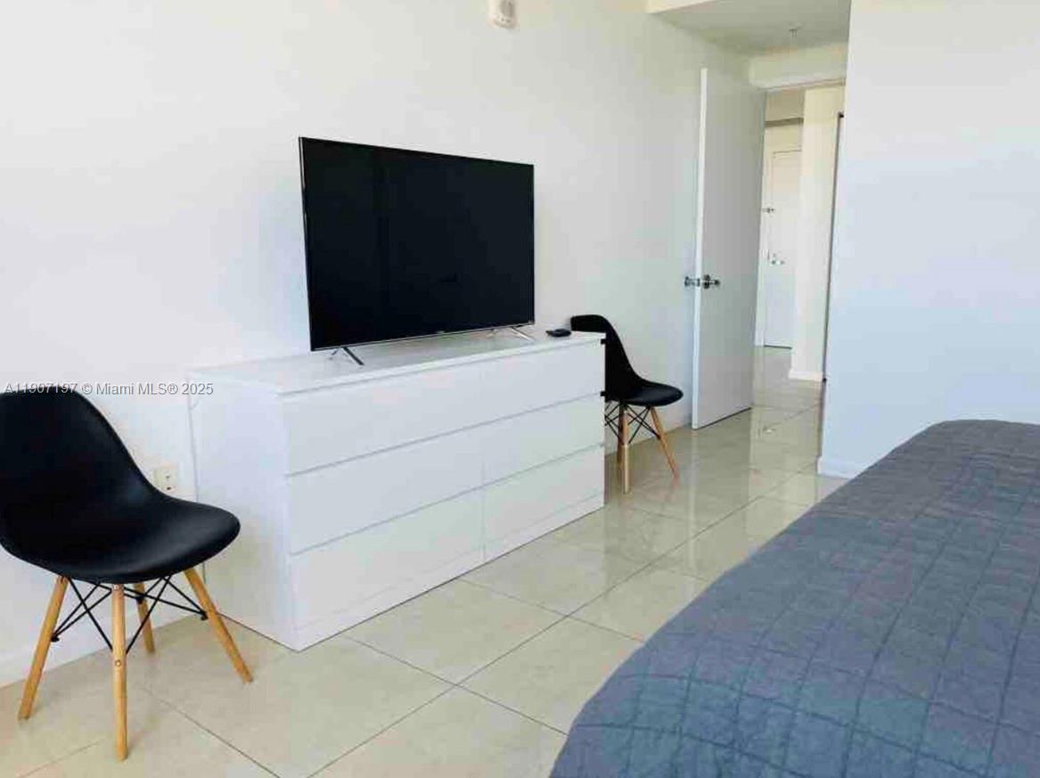 MIDBLOCK MIAMI CONDO - Residential
