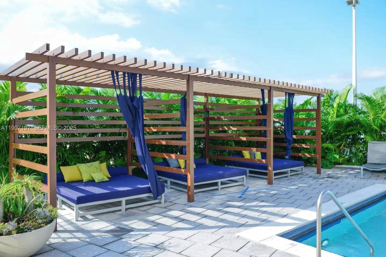 MIDBLOCK MIAMI CONDO - Residential