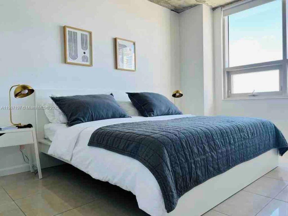 MIDBLOCK MIAMI CONDO - Residential