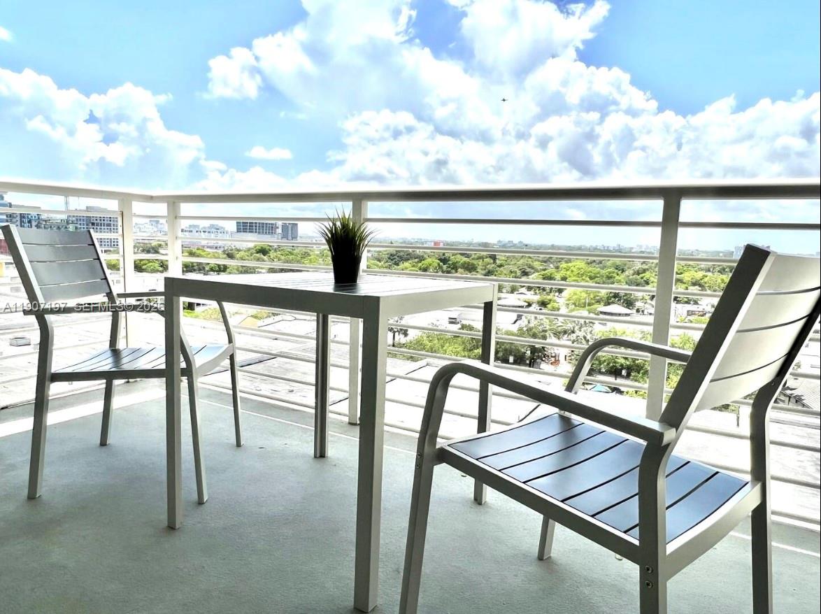 MIDBLOCK MIAMI CONDO - Residential
