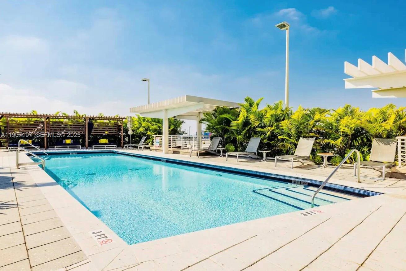 MIDBLOCK MIAMI CONDO - Residential