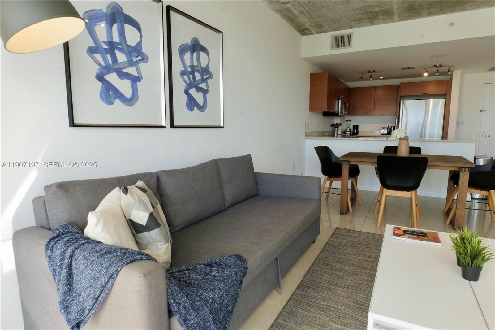 MIDBLOCK MIAMI CONDO - Residential