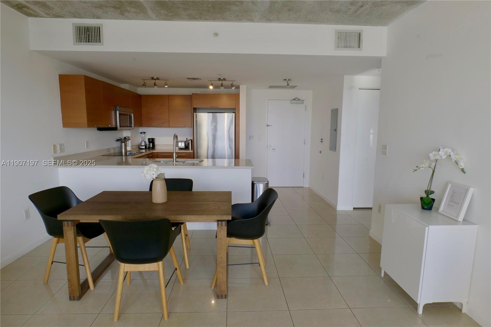 MIDBLOCK MIAMI CONDO - Residential