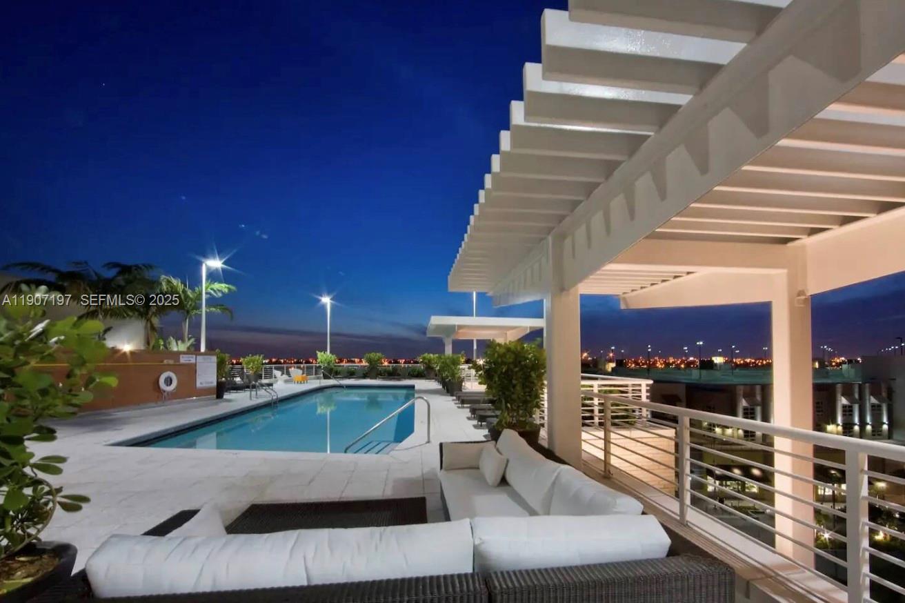 MIDBLOCK MIAMI CONDO - Residential