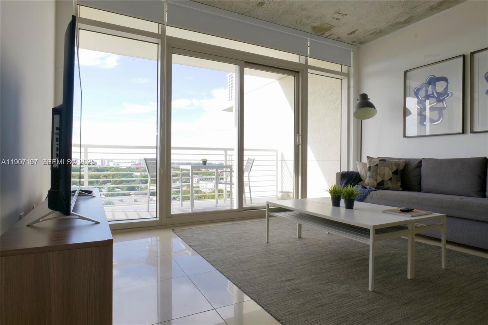 MIDBLOCK MIAMI CONDO - Residential