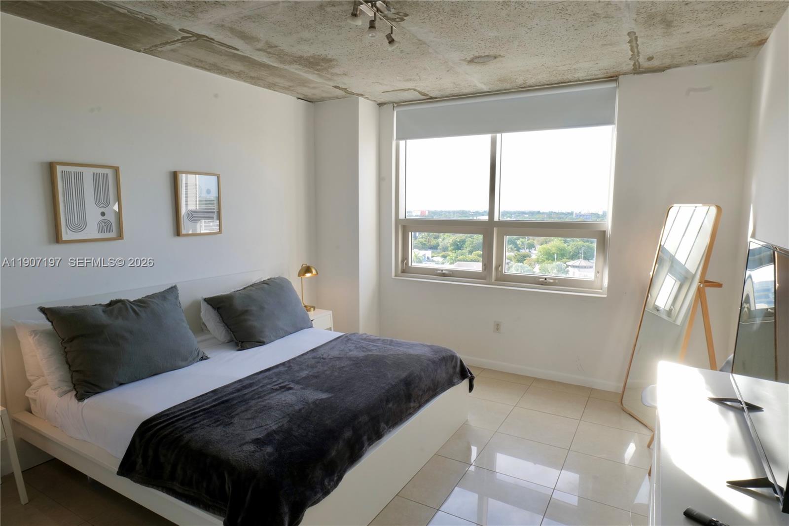 MIDBLOCK MIAMI CONDO - Residential