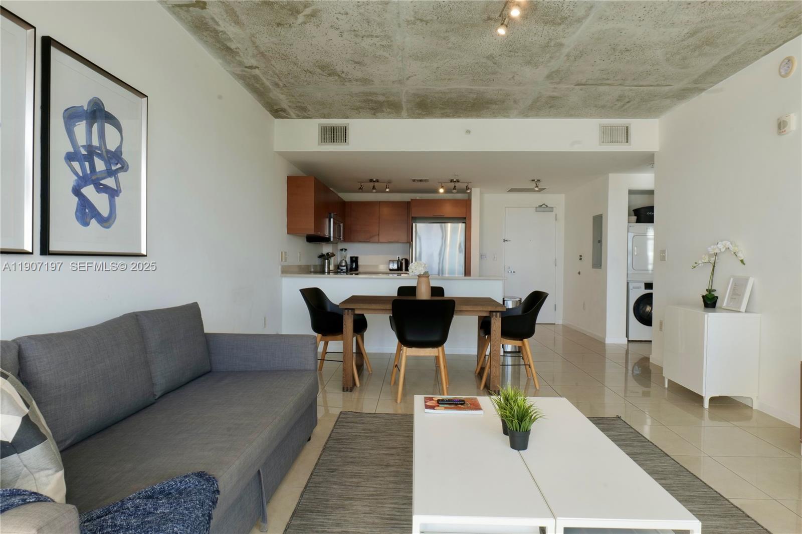 MIDBLOCK MIAMI CONDO - Residential