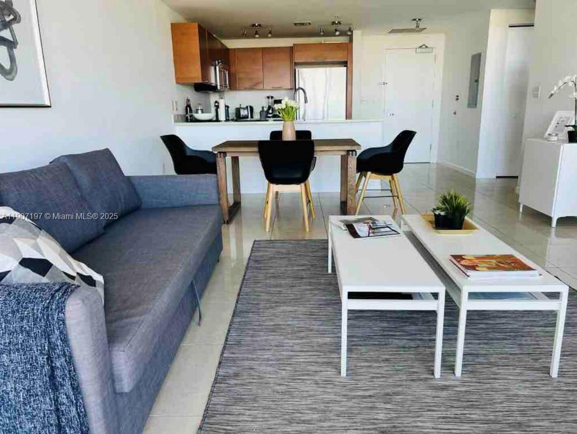 MIDBLOCK MIAMI CONDO - Residential