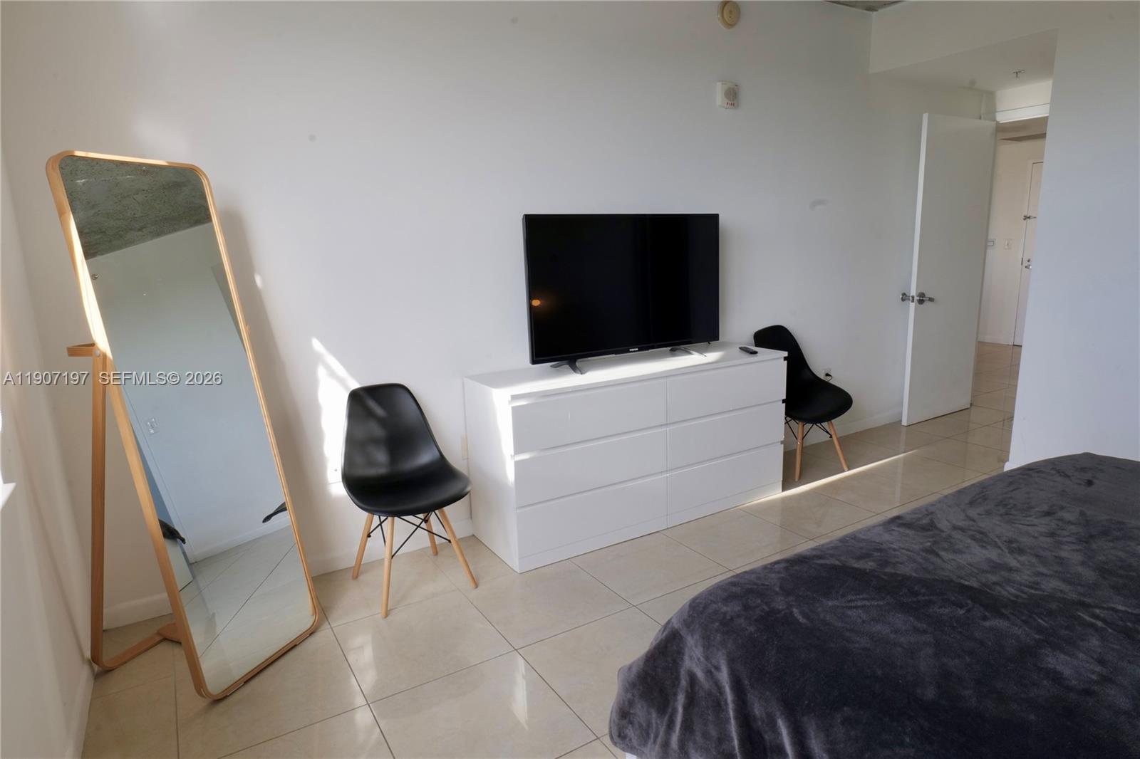 MIDBLOCK MIAMI CONDO - Residential