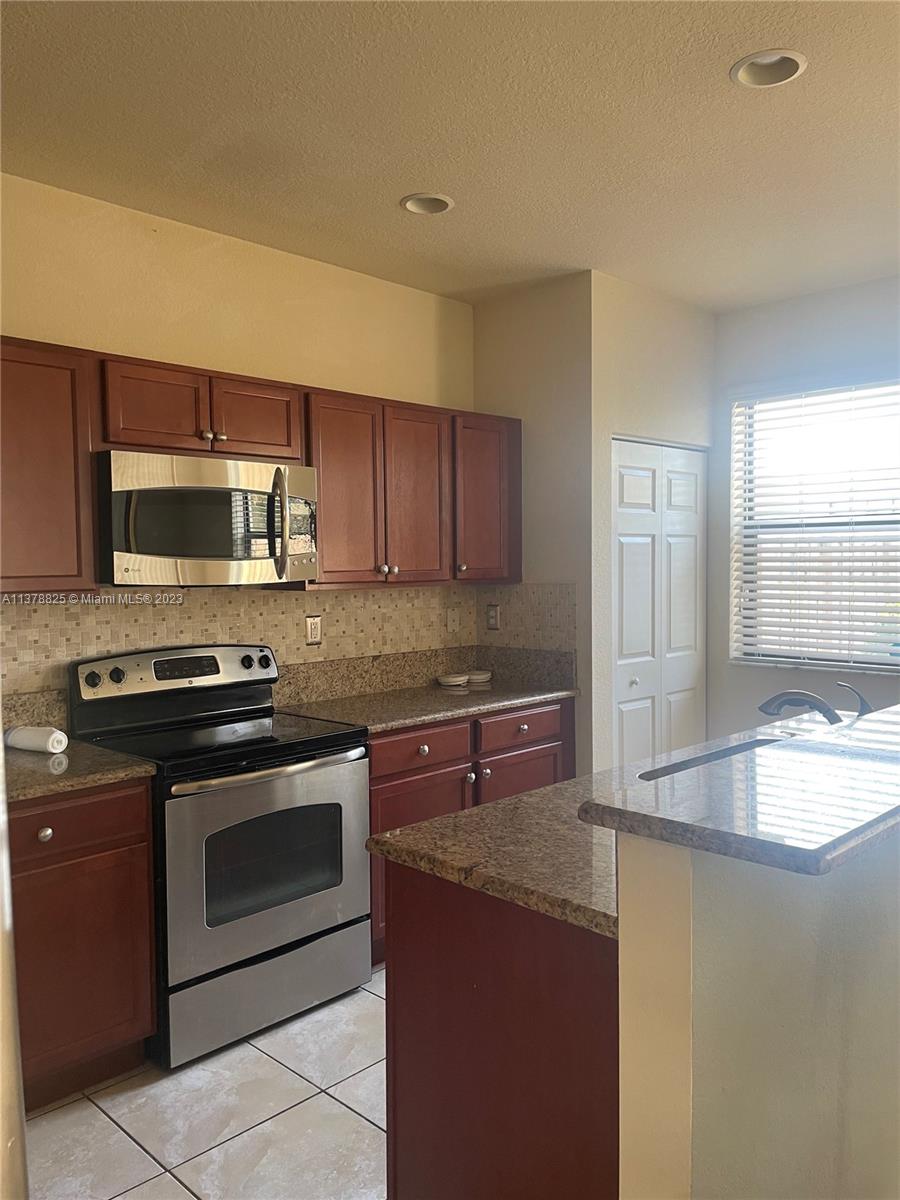 SILVER PALM EAST SEC FOUR - Residential Lease