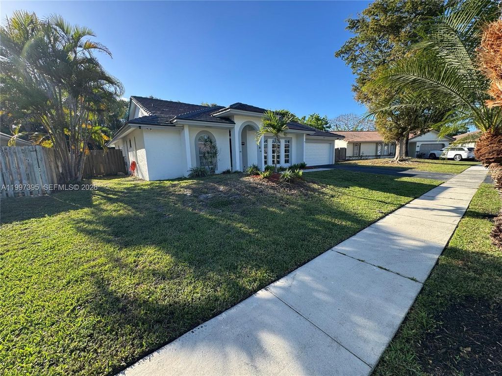 Photo of 427 SW 169th Ter, Weston, FL 33326 (MLS # A11997395)