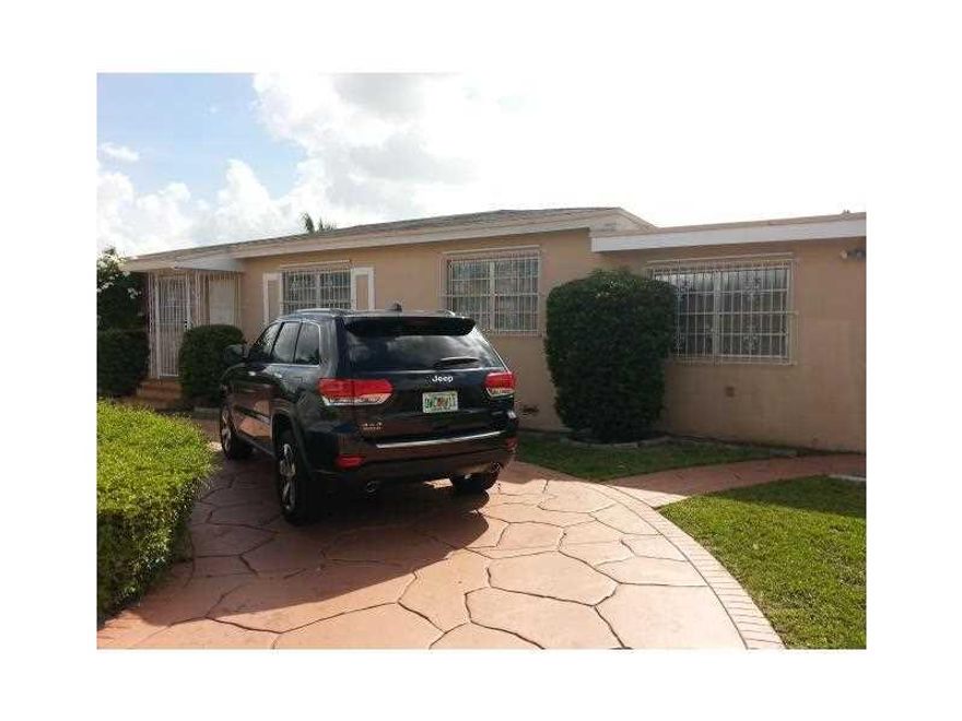 Immaculate Westchester area Studio Apt offers new wood kitchen cabs, large closets, full size bath, tile floors, secured windows/doors, Refrigerator, Microwave & Cooking Plate (NO RANGE/OVEN, parking for only 1 car in secured/gated driveway. Max of 1 pers on & 1 car allowed.  This side studio unit has front side entrance. Property is near SW 8St & Palmetto Expressway near shopping, FIU, & many other amenities.  See attachments for Tenant Application & Screening requirements. Office desk included in rent.