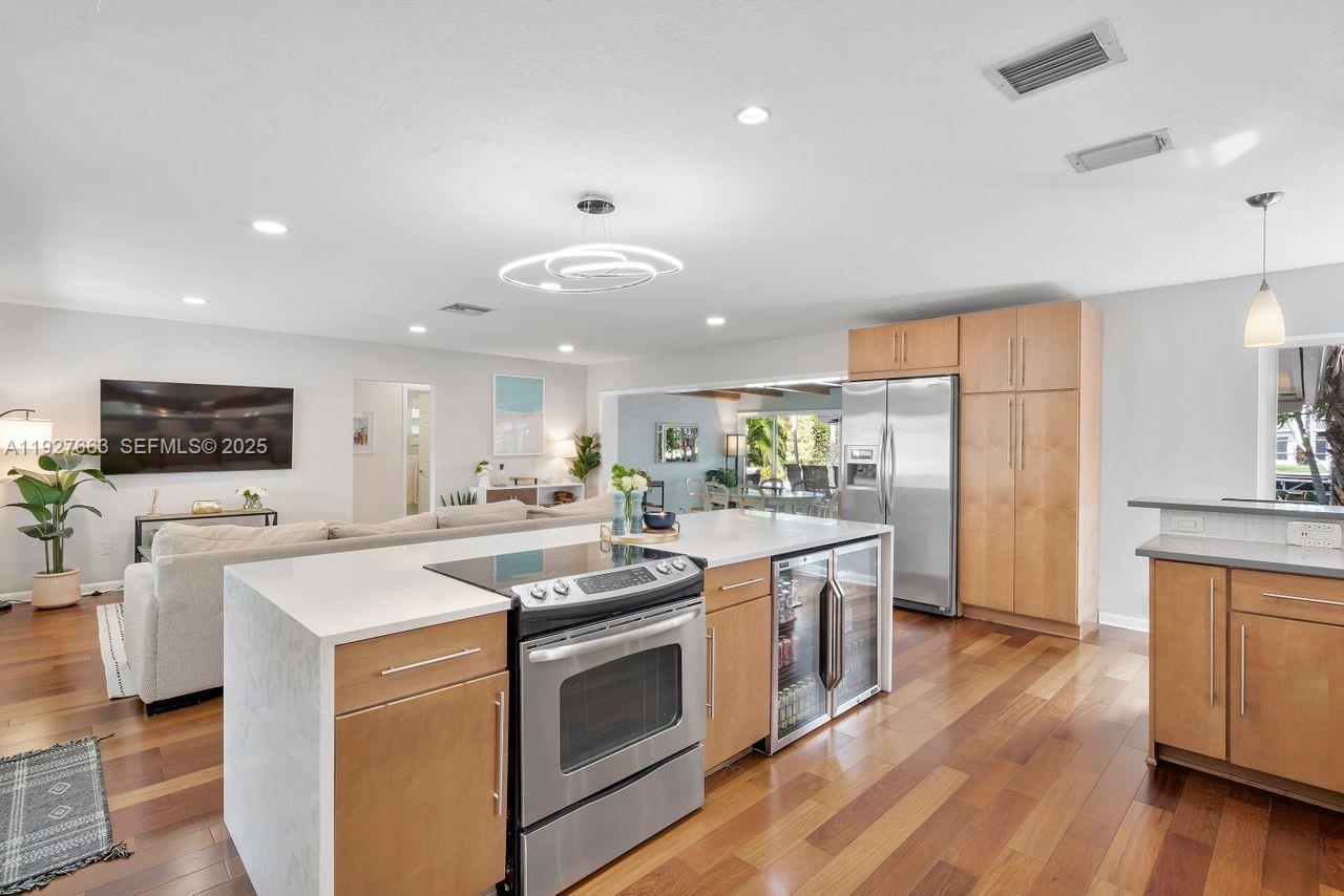 View photos, virtual tours, details... 2837 NE 17th Ave