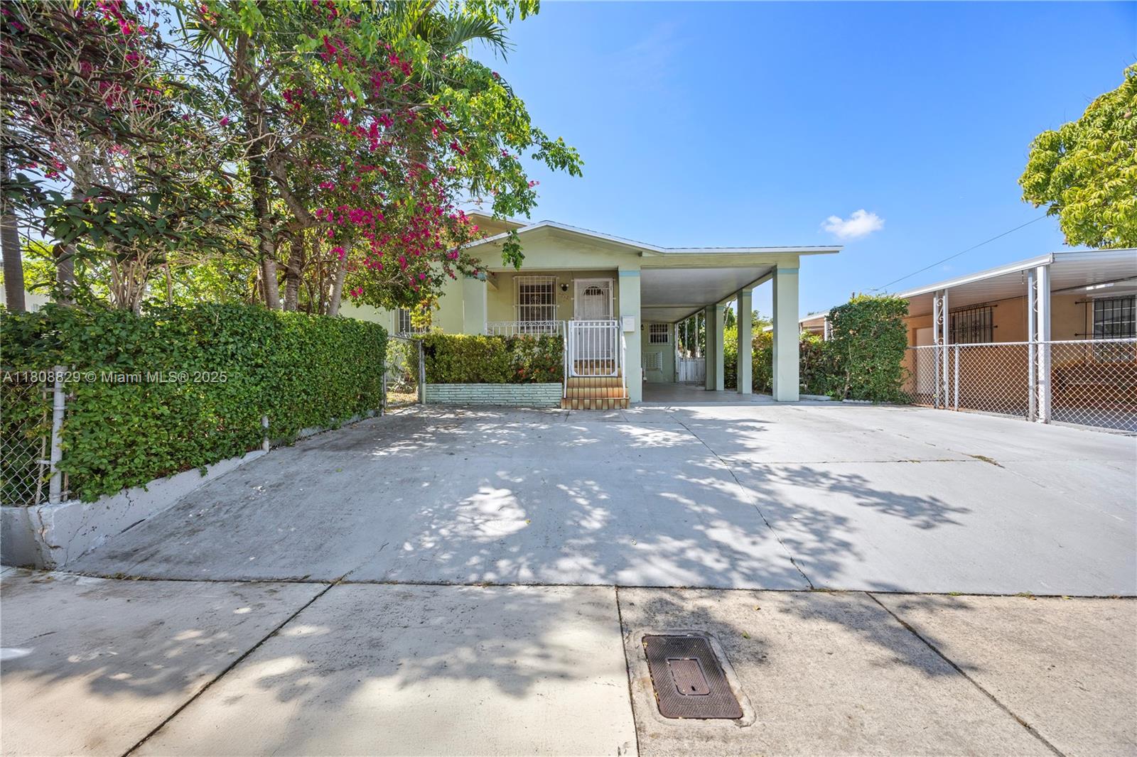 5762 Sw 2nd St, Miami, Broward County, Florida - 4 Bedrooms  
4 Bathrooms - 