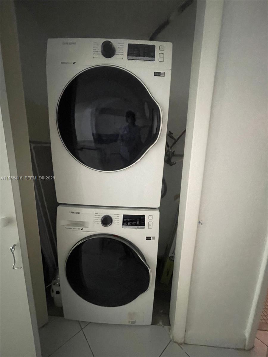 FIRST GULFSTREAM GARDEN - Residential Lease