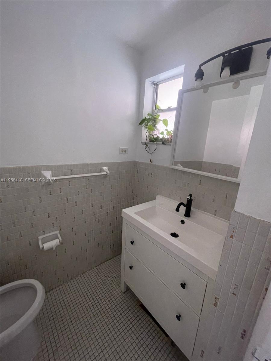 FIRST GULFSTREAM GARDEN - Residential Lease