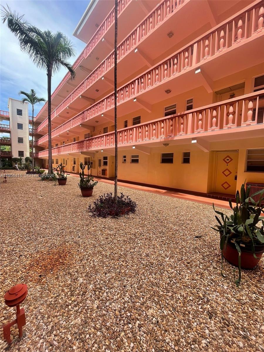 FIRST GULFSTREAM GARDEN - Residential Lease