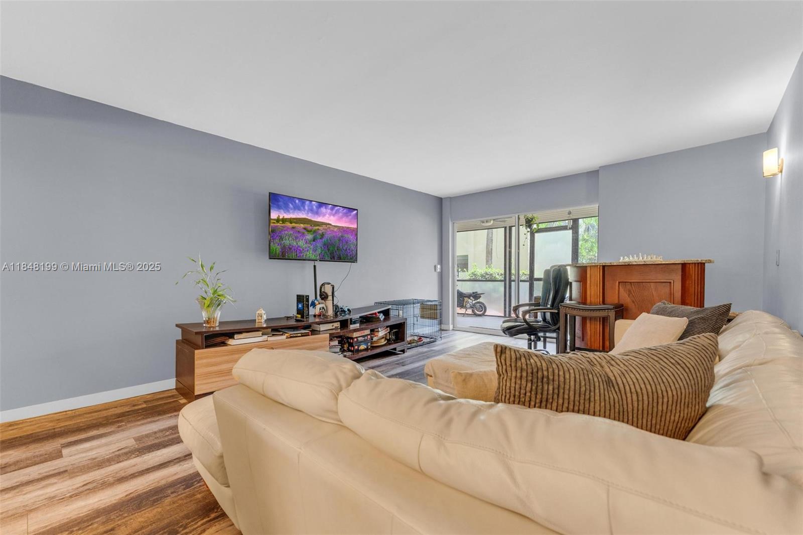 PINES OF BOCA BARWOOD COND - Residential