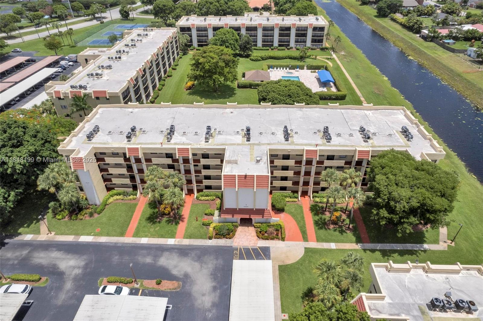 PINES OF BOCA BARWOOD COND - Residential