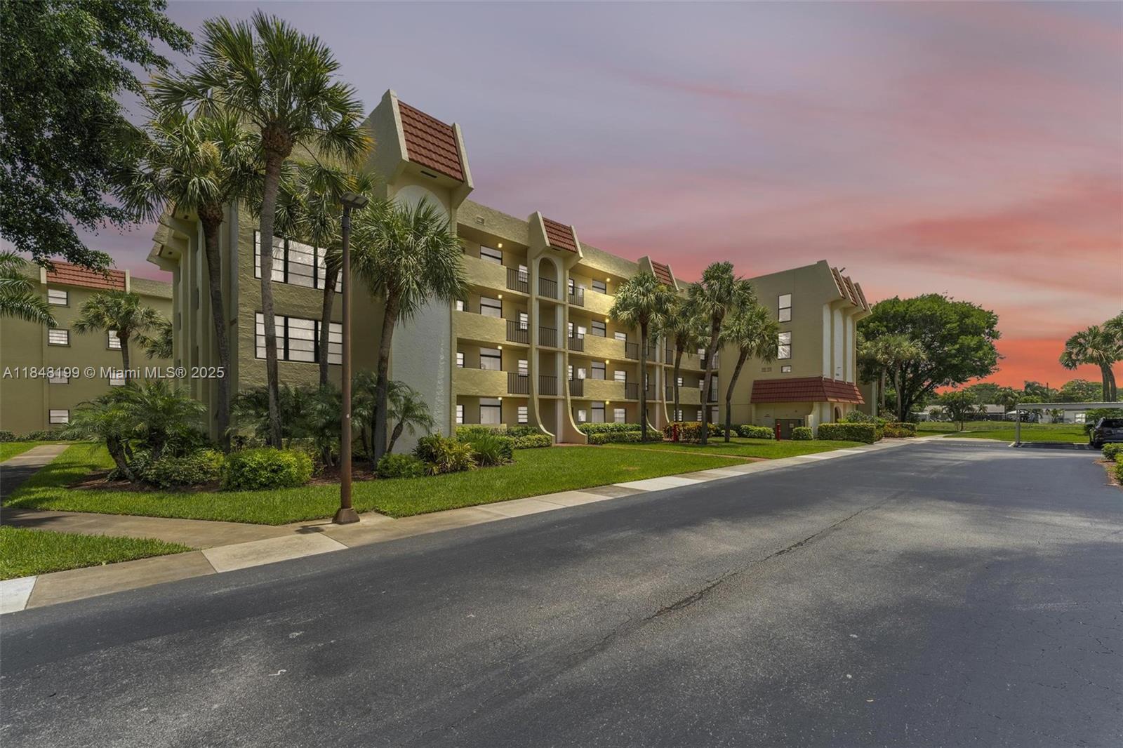 PINES OF BOCA BARWOOD COND - Residential