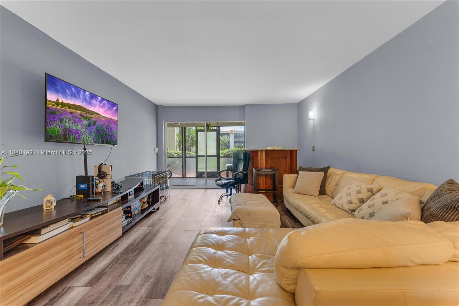 PINES OF BOCA BARWOOD COND - Residential