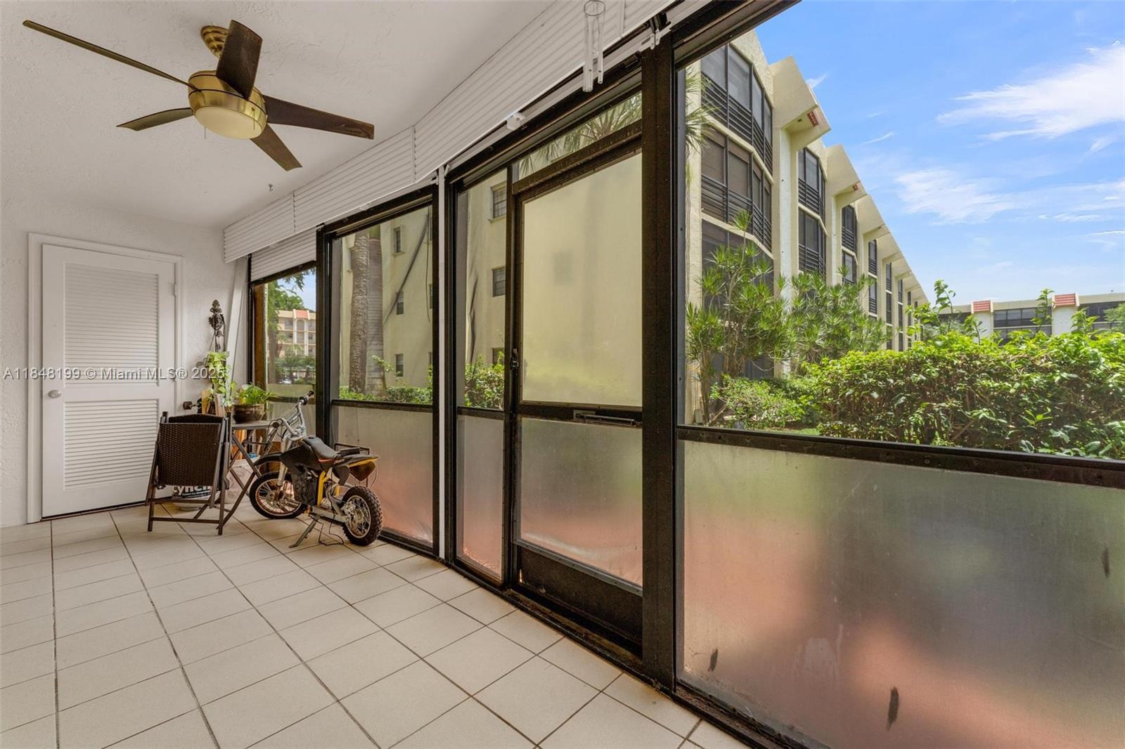 PINES OF BOCA BARWOOD COND - Residential