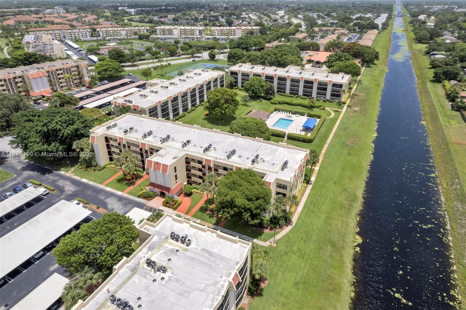 PINES OF BOCA BARWOOD COND - Residential