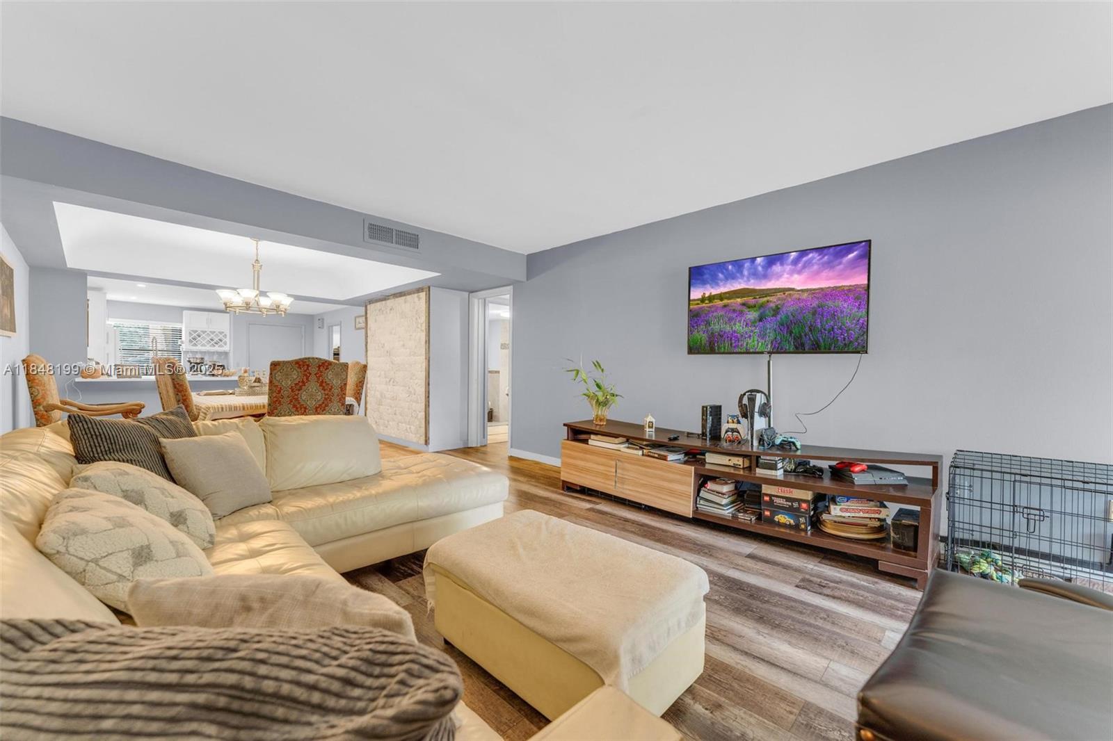 PINES OF BOCA BARWOOD COND - Residential