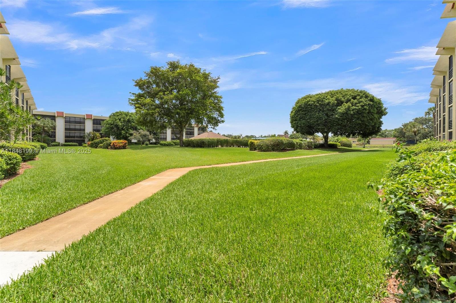 PINES OF BOCA BARWOOD COND - Residential