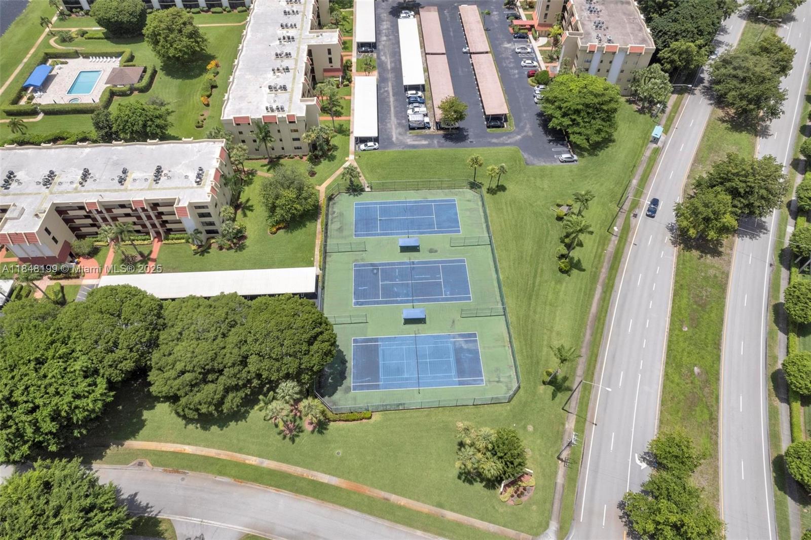 PINES OF BOCA BARWOOD COND - Residential